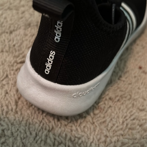 Black adidas shoes - Picture 5 of 7